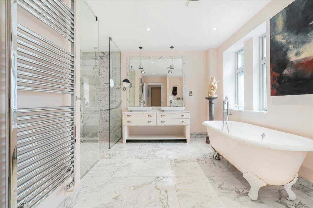 white bathroom 1